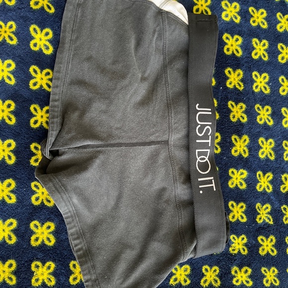 Nike shorts - Picture 2 of 2